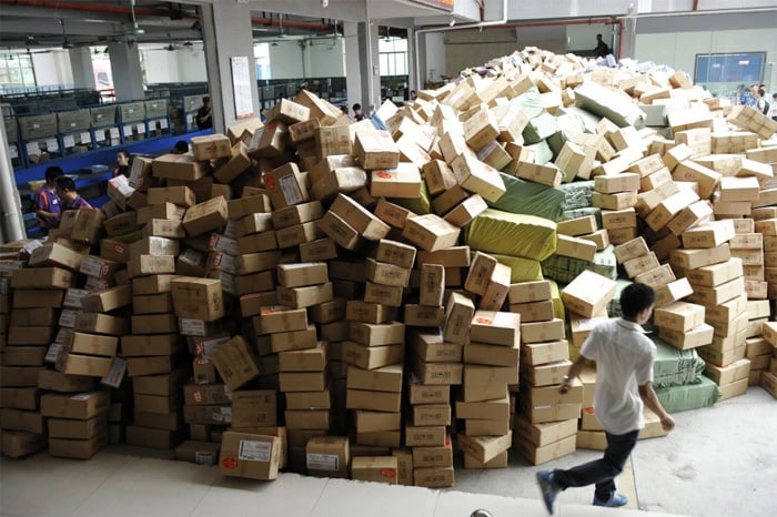 Онлайн-посылки на складе в Гуанчжоу. Фото: Xinhua