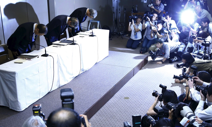 Руководство Toshiba на пресс-конференции в Токио. Фото: Thomas Peter/Reuters