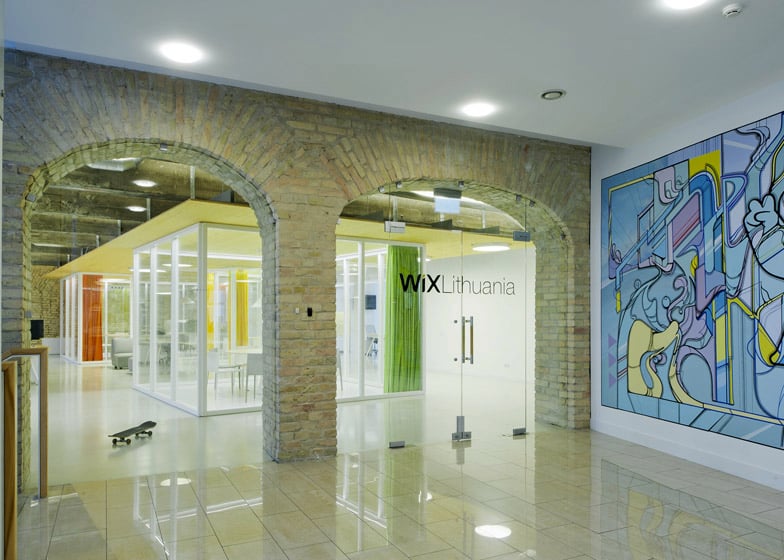 Дев-офис израильского конструктора сайтов Wix в Вильнюсе. Фото: Darius Petrulaitis, petrulaitis.lt.