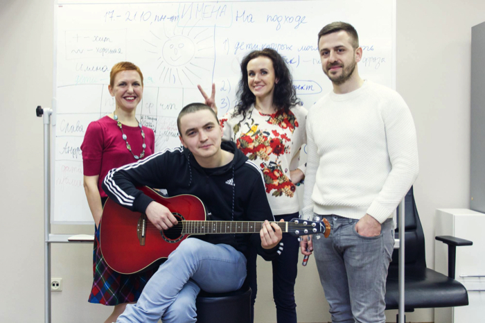Екатерина Синюк (справа) с командой журнала «Имена»