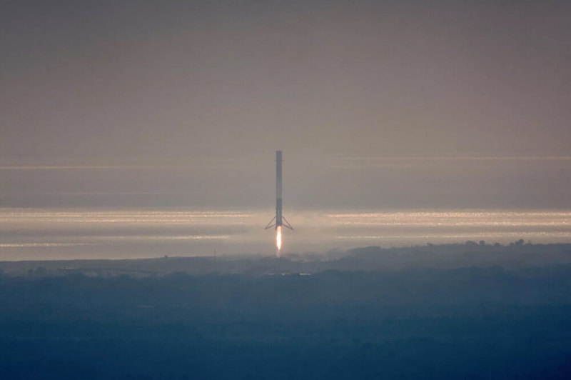 Момент приземления Falcon9. Фото: SpaceX