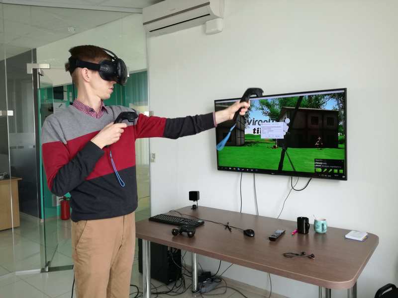 Полное погружение в виртуальную. VR С эффектом полного погружения. Виртуальная реальность оборудование. VR полное погружение. Оборудование для погружения в виртуальную реальность.