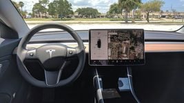 Tesla теперь берёт деньги за навигатор в своих электрокарах