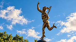 Один агент для рабочих чатов: Hermes, который помнит о вас почти всё