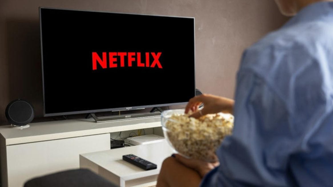 Netflix запускает базовый тариф с рекламой