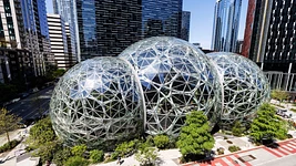 Amazon зовёт назад сотрудников, которых только что уволила