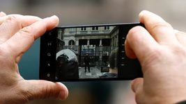 Во Франции приняли закон, который позволяет полиции удалённо включать камеры и микрофоны на телефонах людей