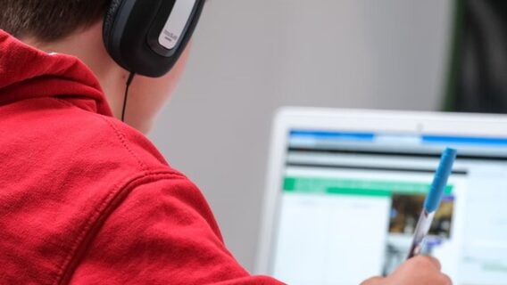 Microsoft навучыць 20 млн школьнікаў працаваць з ШІ