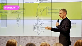 Почему мы тратим больше, когда платим картой, а с Kindle меньше запоминаем? Объясняет врач