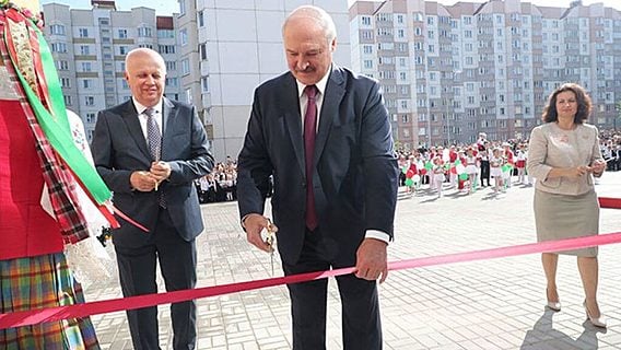 Лукашенко объяснил школьникам, почему в ИТ «не всё так прелестно» 