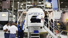 Маск потроллил Безоса из-за исков к NASA и SpaceX