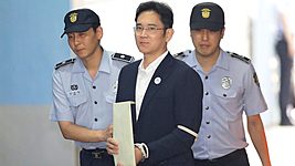Вице-президента Samsung освободили из тюрьмы после года заключения 