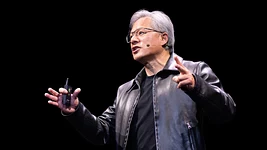 «Роботы не захватят власть»: Трамп позвонил главе Nvidia прямо во время интервью, чтобы развеять опасения про ИИ