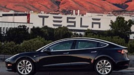 Bloomberg: Tesla выпустила 100-тысячную Model 3 