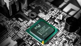 Intel потеряет часть государственных субсидий, продаёт землю