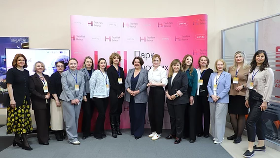 Почти половина сотрудников в резидентах ПВТ — женщины. Их там «ждут»