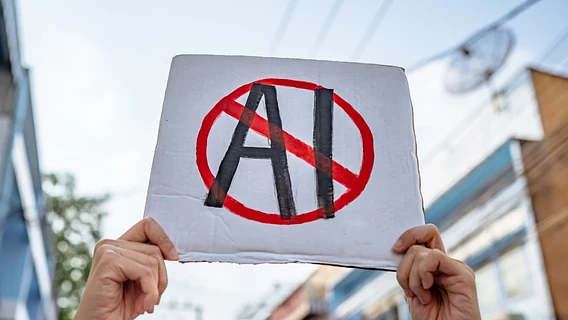 Критиков ИИ уже вдвое больше, чем сторонников — опрос