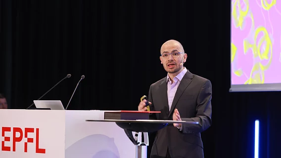 «Мы научили песок думать»: глава Google DeepMind предупредил о близости сингулярности и призвал срочно спасать человечество