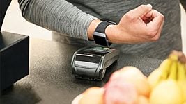 Сервис оплаты умными часами Fitbit Pay заработал в Беларуси