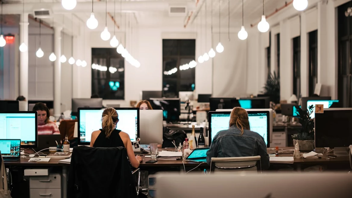 Компании говорят что ИИ повышает продуктивность. Сотрудники так не думают