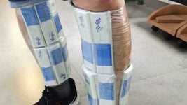 В Китае контрабандист перевозил на теле 256 чипов Intel