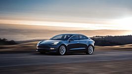 $702 млн потерь: Tesla отчиталась за квартал 
