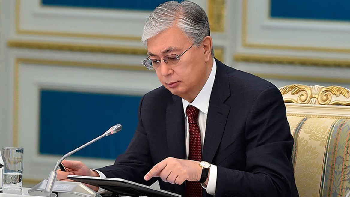 Президент Казахстана поручил подготовить 100 тысяч ИТ-специалистов 