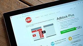 Adblock начал блокировать передачу данных о пользователе соцсетям 