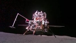 Китай впервые в истории доставил грунт с обратной стороны Луны