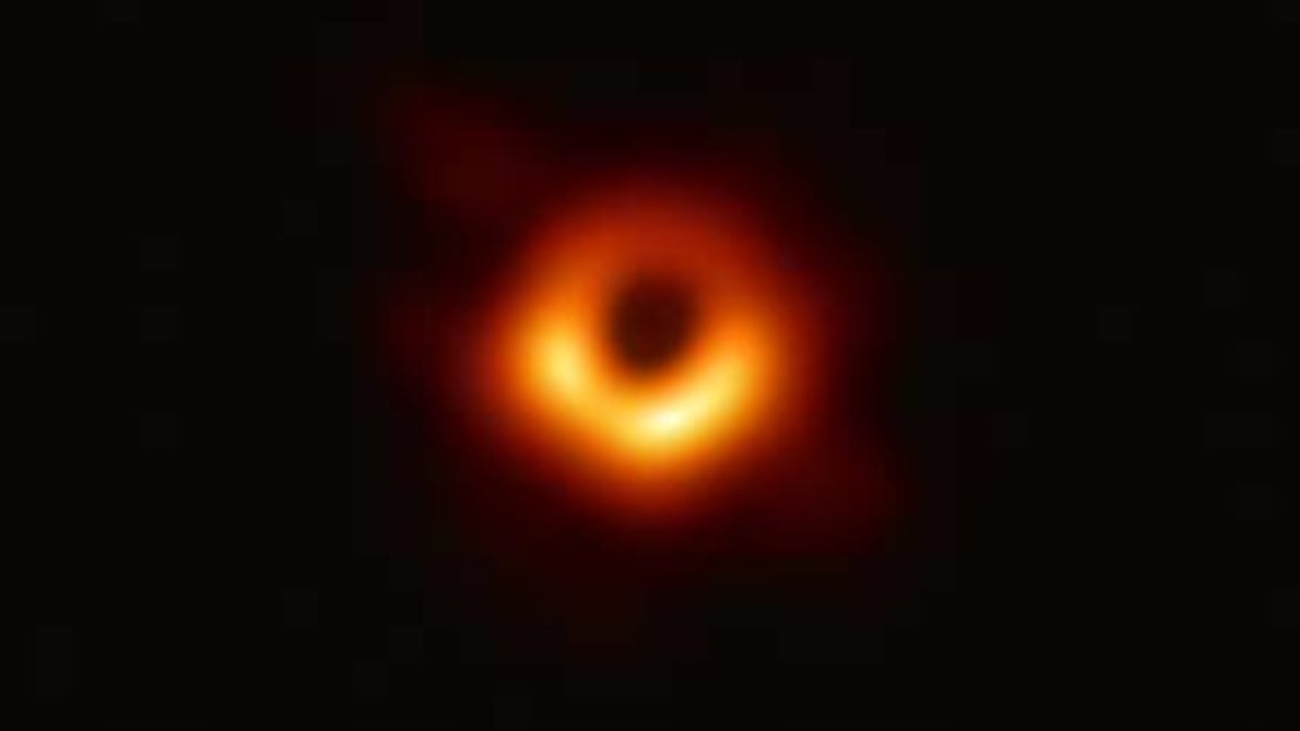 Ученые нашли древнейшую черную дыру во Вселенной