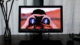 Facebook обвинили в слежке за пользователями через камеру телефона