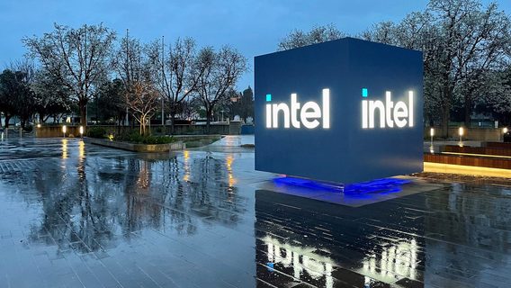 Intel пережила худший день за последние 50 лет — акции обрушили сокращения и финансовый отчёт