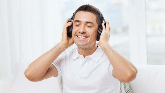 До 1,35 млрд человек могут потерять слух из-за слишком громкой музыки в наушниках