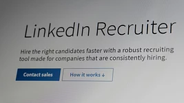 «Путешествия во времени» в LinkedIn: пользователи массово переписывают прошлое ради будущего