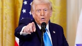 Трамп пригрозил Apple пошлинами в 25%, если та не вернет производство в США Трамп пригрозил Apple пошлинами в 25%, если та не вернет производство в США