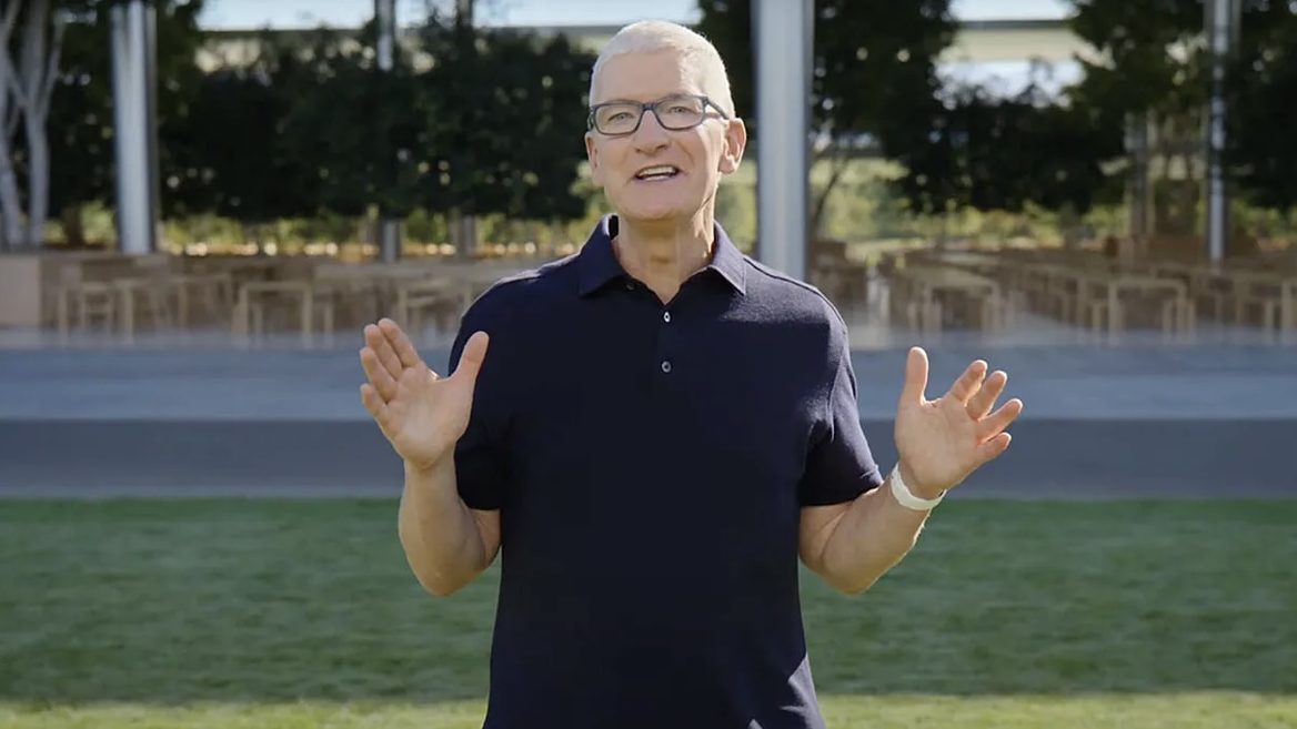 Insider: Apple прекратила наем новых сотрудников на год и забалтывает рынок