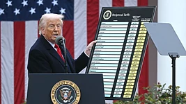 Верховный суд США отменил тарифы Трампа. Тот сразу ввёл новые