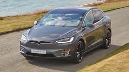 Tesla выплатит покупательнице более 100 тыс евро из-за проблем с автопилотом