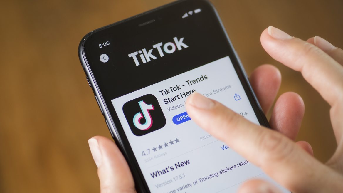 TikTok тестирует чат-бота который рекомендует видео в приложении