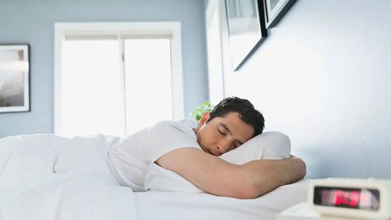 Ученые нашли ген, который позволяет спать всего 3 часа в сутки