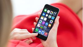 Apple платит компенсации владельцам замедленных iPhone