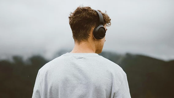 Почти половина новой музыки на Deezer создана ИИ