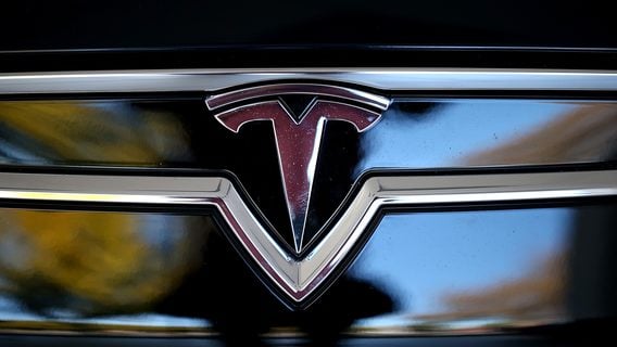Tesla отчиталась о рекордном квартале и начала активировать полноценный автопилот