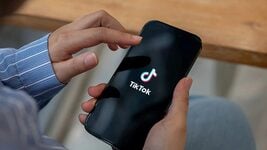 Лайки и свайпы рилсов и тиктоков снижают «бдительность» мозга