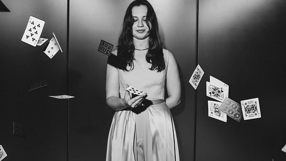 «Счёт заблочили — узнал про уголовку». Зачем половина экспатов ещё хранит «родные» банковские карты