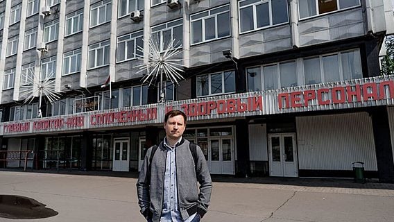 «Но перевезти семью в Минск не получилось — через год вернулся в Гомель». Как мебельщик и заводской технолог стал разработчиком в 30+ (Список книг)