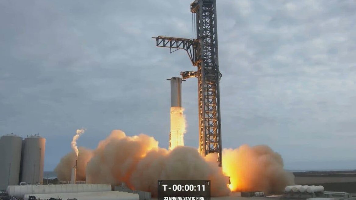SpaceX испытала свою самую мощную ракету которая полетит на Луну