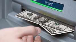 Программист нашёл способ обмануть банкомат на $1 млн наличными. Банк просит его простить 