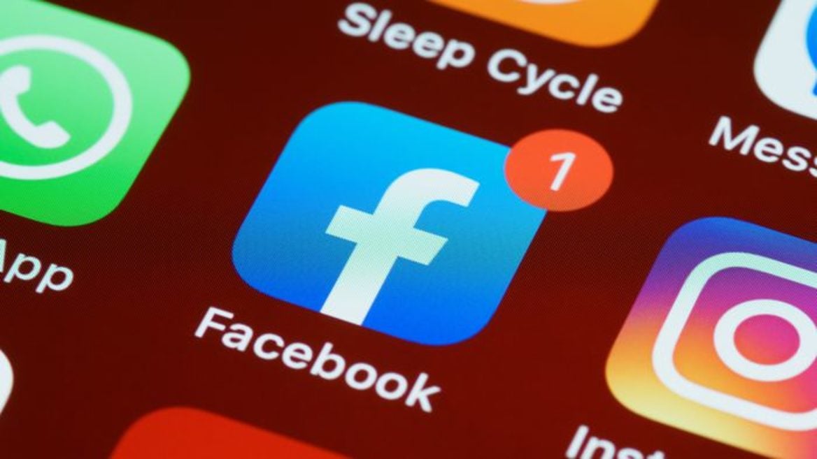 «Она зарабатывает на пользователях»: Бразилия оштрафовала Meta за сбои Facebook Instagram WhatsApp