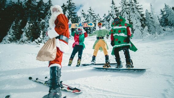 «Рассталась с парнем, не хотела встречать НГ одна». Как айтишники нестандартно радуют других в праздники